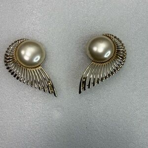 Sarah Coventry Stamped Pearl Flight
Earrings (1957)
